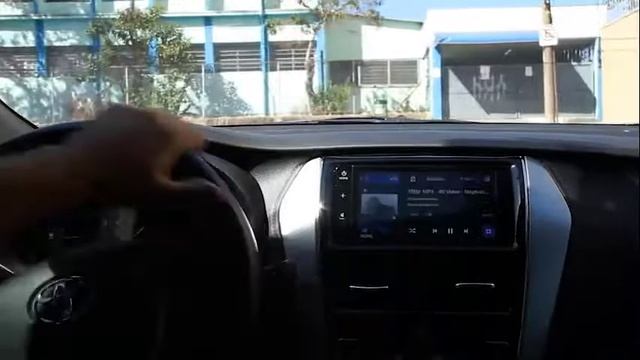 Vídeo do USB em movimento e câmera de ré para Toyota Yaris смотреть онлайн