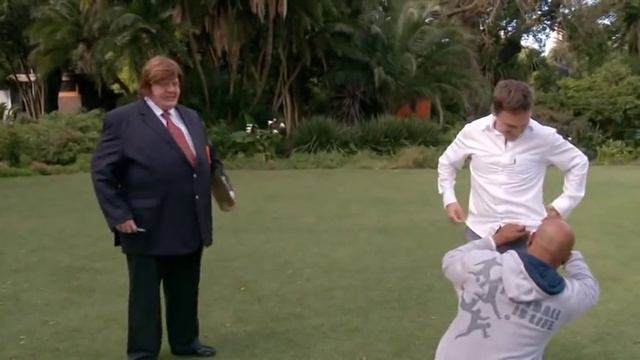 casket in a taxi! shuks gets shukd.. tshabalala смотреть онлайн