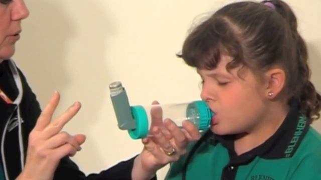 Medilife First Aid Training - Asthma - the 4x4x4 technique смотреть онлайн