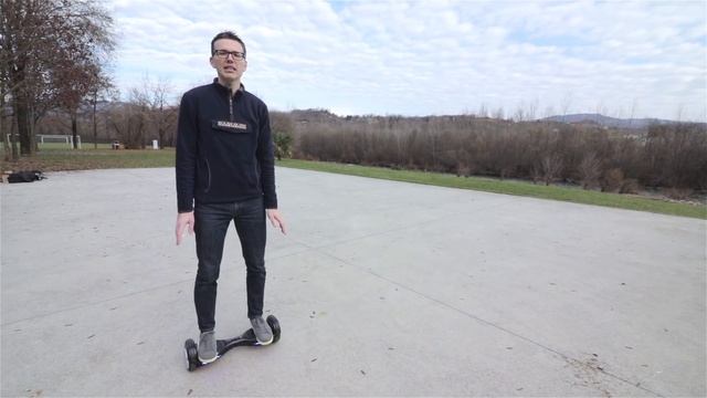 PROVIAMO l'HOVERBOARD HOVERTRAX 2.0 Razor: Come NON Cadere смотреть онлайн
