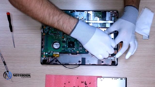 Acer eMachines d732 - Disassembly and cleaning смотреть онлайн