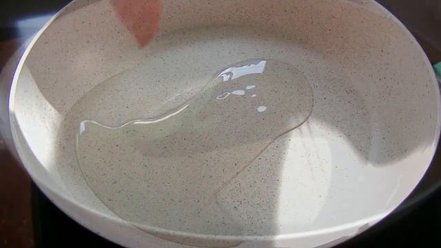 ЯИЧНИЦА С КОЛБАСОЙ И ПОМИДОРАМИ. ОЧЕНЬ ВКУСНЫЙ ЗАВТРАК. смотреть онлайн