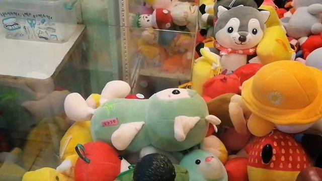 КАК ПОСЛЕ СТОЛЬКИХ УДАЧНЫХ ЗАХВАТОВ, ХВАТАЙКА В ИТОГЕ ОТДАЛ МНЕ ИГРУШКУ? ИГРАЮ В 3 АВТОМАТА. смотреть онлайн