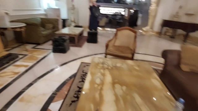 Прогулки по Москве. Идем с Аней в отель и ресторан 