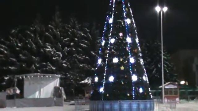 Новорічна штучна ялинка освітлення смотреть онлайн