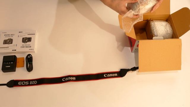 Unboxing Canon EOS 80D with EF-S 18-135 IS USM in 4K (Recorded by Panasonic Lumix FZ1000) смотреть онлайн
