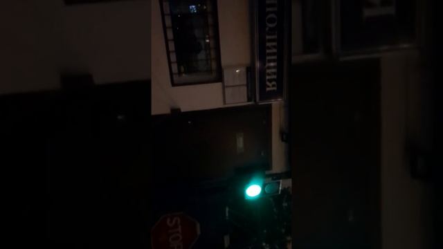 отделение полиции Бескудниково, прорываемся с боем, сами половина без масок и концовка наглая тётя. смотреть онлайн