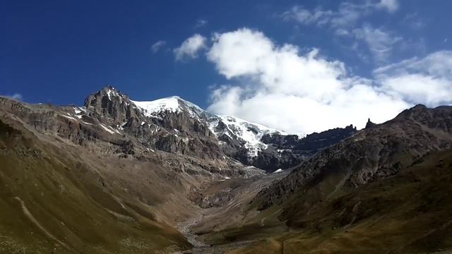 Ущелье Уллукам, 2700 м смотреть онлайн