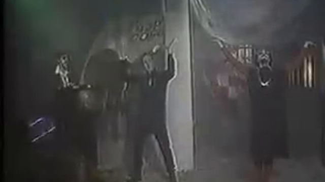 НОМ Случай в пионерской комнате смотреть онлайн