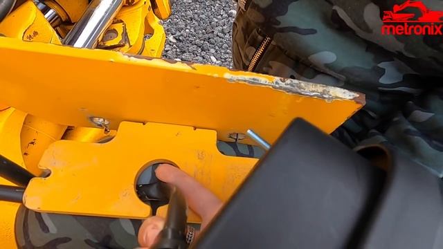 JCB 3CX | ⚠ How to Replace Broken Tail Lights | Backhoe Loader смотреть онлайн