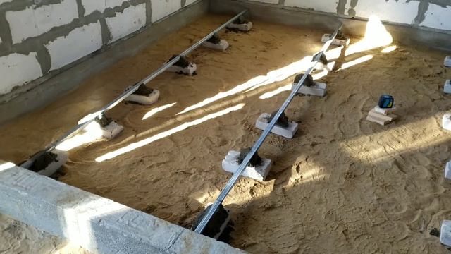 Черновые полы по грунту в частном доме.