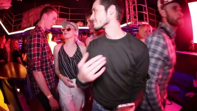 ОПРОС: "КЕМ РАБОТАЮТ РОДИТЕЛИ?" | на молодёжной вечеринке RED CUP| ТУСОВЩИКИ ОТВЕЧАЮТ НА ВОПРОСЫ смотреть онлайн