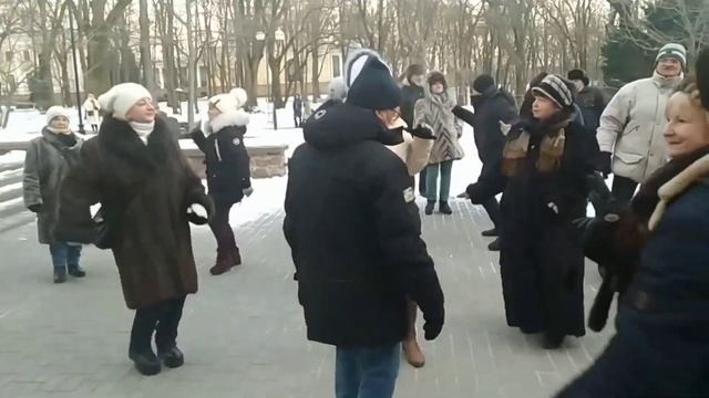 "САНОЧКИ"...звучит на Танцполе в Гомельском парке...7.01.2023года. смотреть онлайн