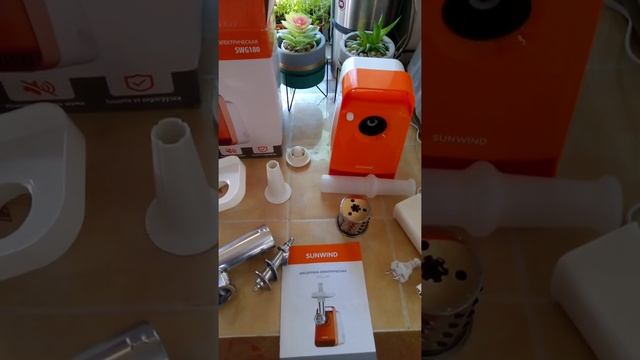 Обзор мясорубки Sunwind SWG180 смотреть онлайн