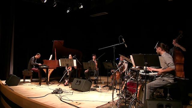 Danny Green Trio Plus Strings - When The Sun Broke Through смотреть онлайн