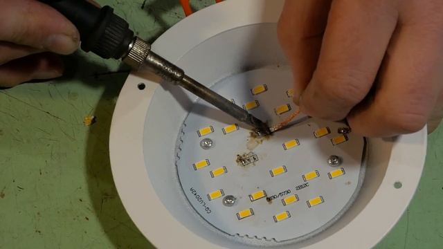 Як замінити SMD світлодіод світильника в домашніх умовах. смотреть онлайн