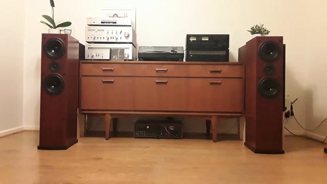 Krix Lyrix Gold Speakers, Yamaha CA-2010, Yamaha Cd-S300 смотреть онлайн