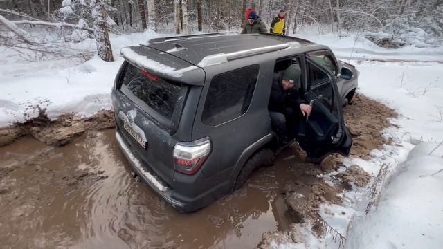 По зимнему лесу на Toyota 4Runner/ trophy in a Russian winter forest by Toyota 4Runner 5 Gen смотреть онлайн
