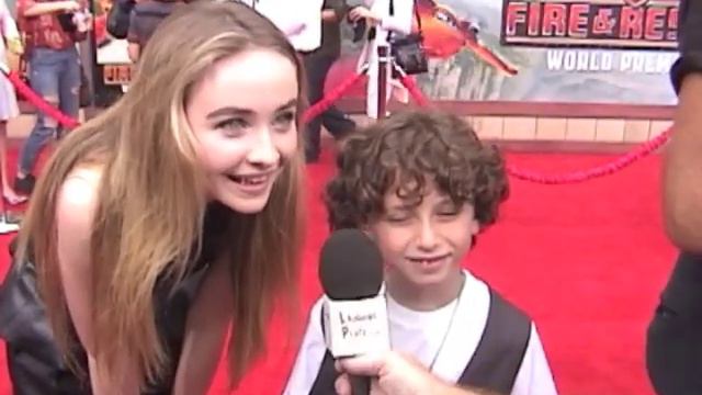 Sabrina Carpenter and August Maturo at the Premiere of Planes: Fire and Rescue смотреть онлайн