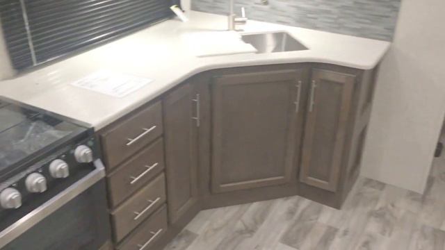 2019 Keystone Cougar 367FLS Front Living Room, King Bed Fifth Wheel at Summit RV in Ashland, KY смотреть онлайн