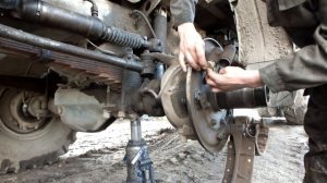 Урал лесовоз ЕжеГодное ТО Замена колодок и не только...