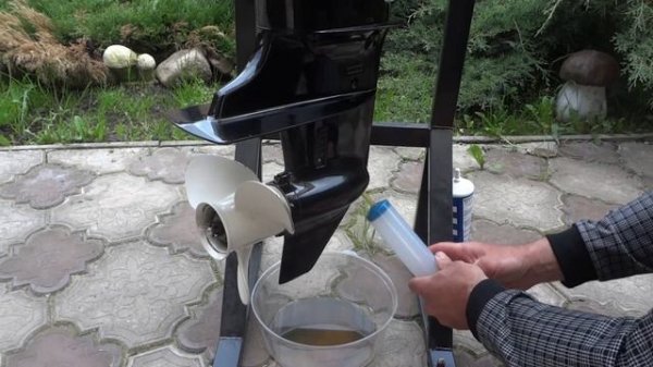 Как поменять масло в редукторе лодочного мотора / Замена масла в редукторе лодочного мотора