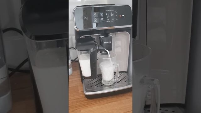 Cappuccino z Philips LatteGo EP2235/40 смотреть онлайн