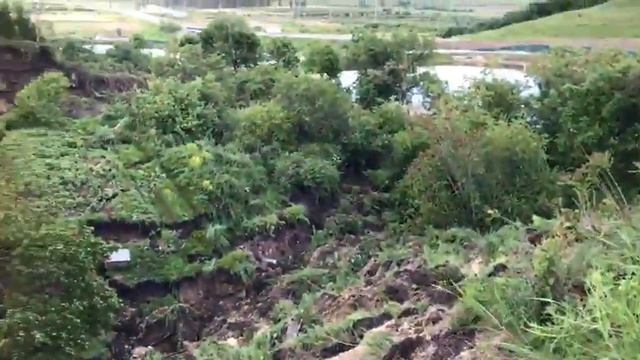 Просел участок земли разрушив дома смотреть онлайн