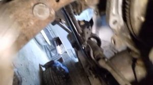 Как вывернуть  обломок болта из маховика