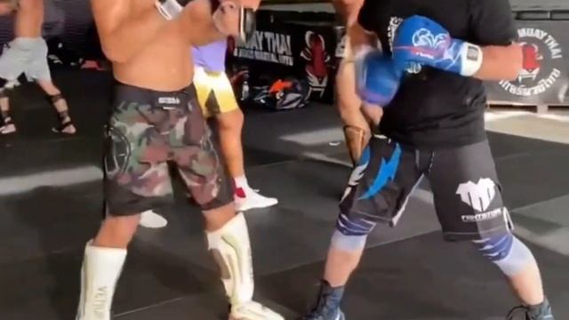 Чимаев Хамзат проводит сборы Тайланде ⚔️? смотреть онлайн