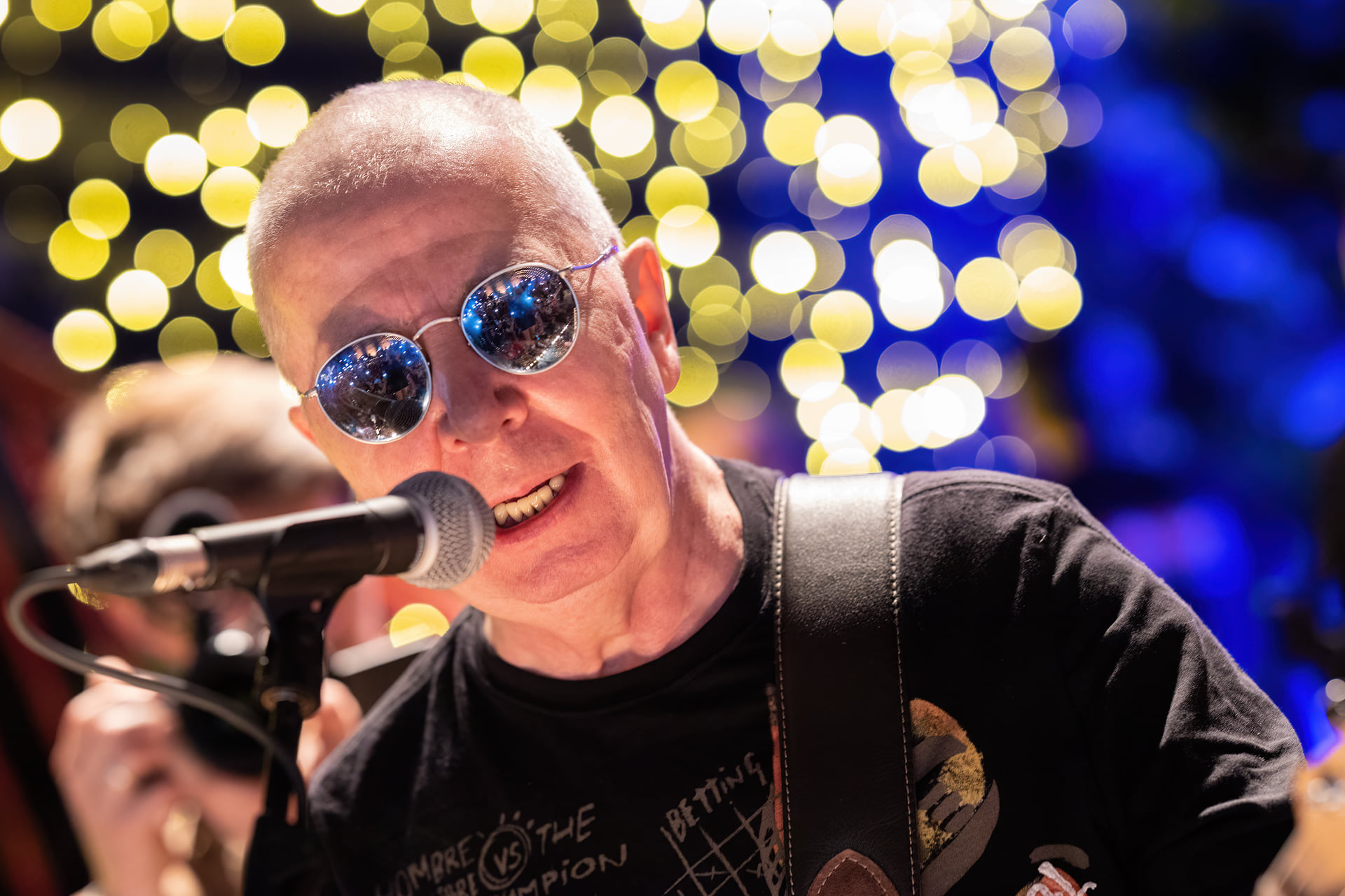 Группа «Воскресение» & "ZaINDIveli" — Снилось мне (Новогодний квapтиpник y Mapгyлиca, 01/01/2022 г.) смотреть онлайн