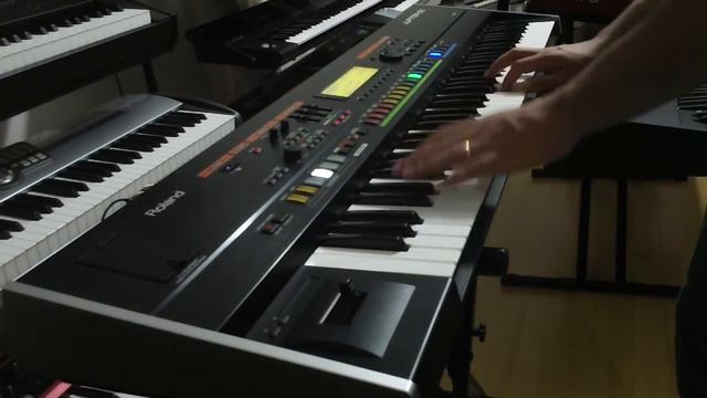 ROLAND JUPITER 50 , DEMO NA CLASSIC KEYBOARDS смотреть онлайн