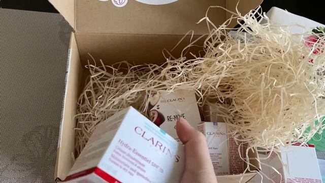 Обзор доставки из Clarins смотреть онлайн