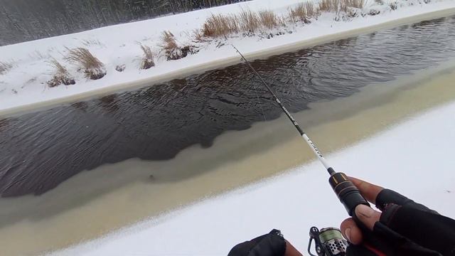 экстремальная рыбалка на реке на спиннинг смотреть онлайн