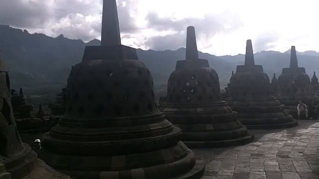Индонезия, остров Ява, Боробудур - храм пятисот Будд смотреть онлайн