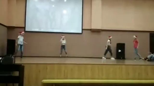 Прикольный новогодний танец ???? смотреть онлайн