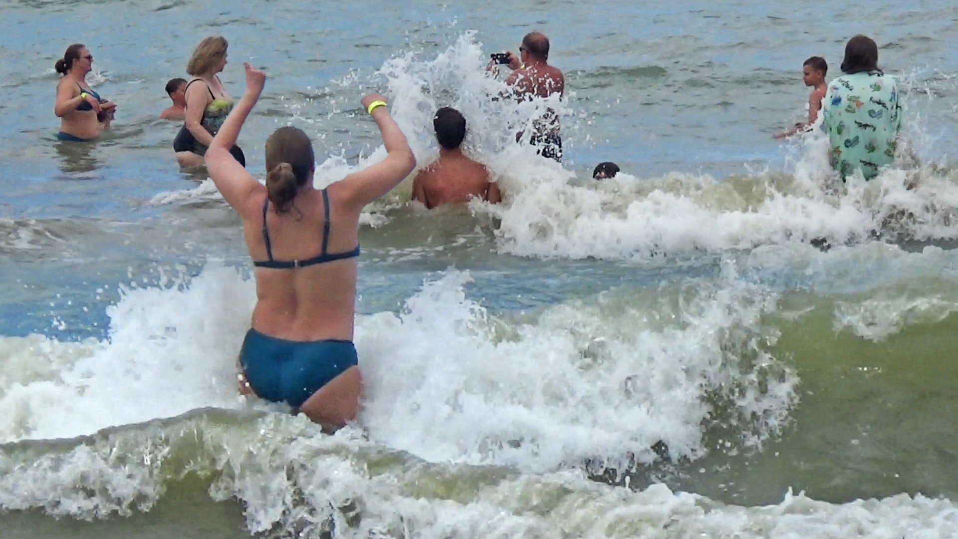 Анапа. Штормит, купание на всех пляжах запрещено. Без комментариев смотреть онлайн