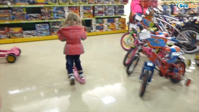 Хелло Китти и Ярослава. Шопинг в магазине игрушек. Покупка Самоката. Видео для детей. Hello Kitty смотреть онлайн