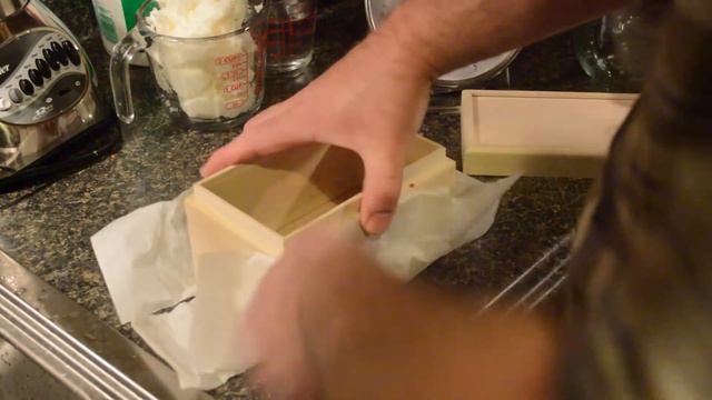 How to Line a Soap Mold with Freezer Paper | Easiest Soap Mould Liner | One Piece Folded Method смотреть онлайн