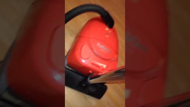 Vacuum-cleaner in the room смотреть онлайн
