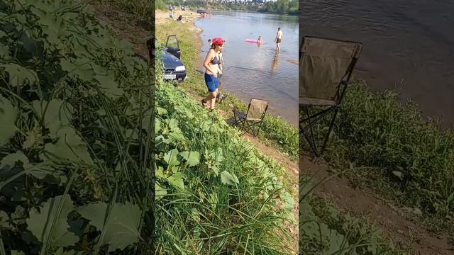 Неадекватная женщина на пляже Уфы. Накинулась на семью расположившуюся по соседству на берегу. смотреть онлайн