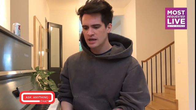 Brendon Urie's Dogs Steal The Show From Panic At The Disco Chat смотреть онлайн