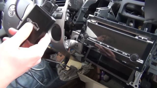 GTA Car Kits - Toyota Prius 2004-2009 with MFD display iPod, iPhone and AUX adapter installation смотреть онлайн