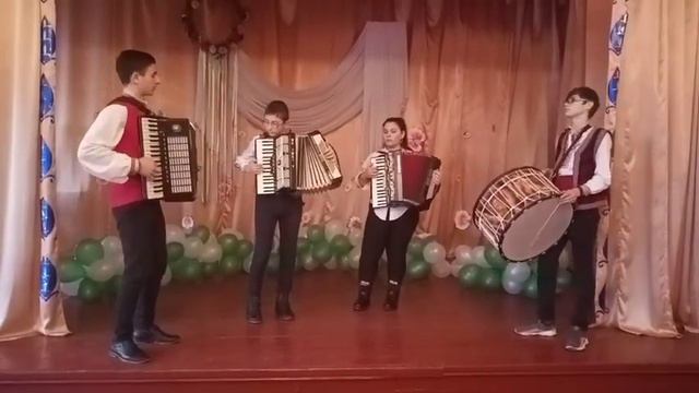 Ансамбль народної музики«Чийшийско хоро» смотреть онлайн