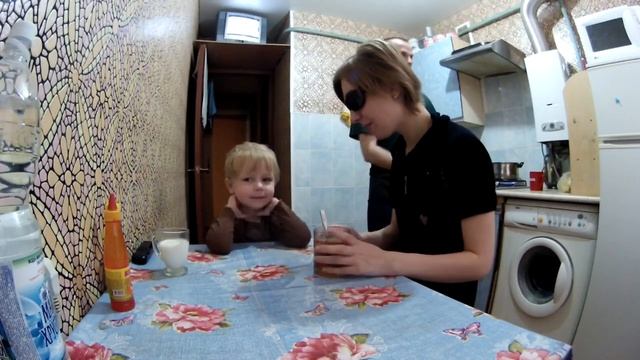 Как мы с дочкой завтракаем.