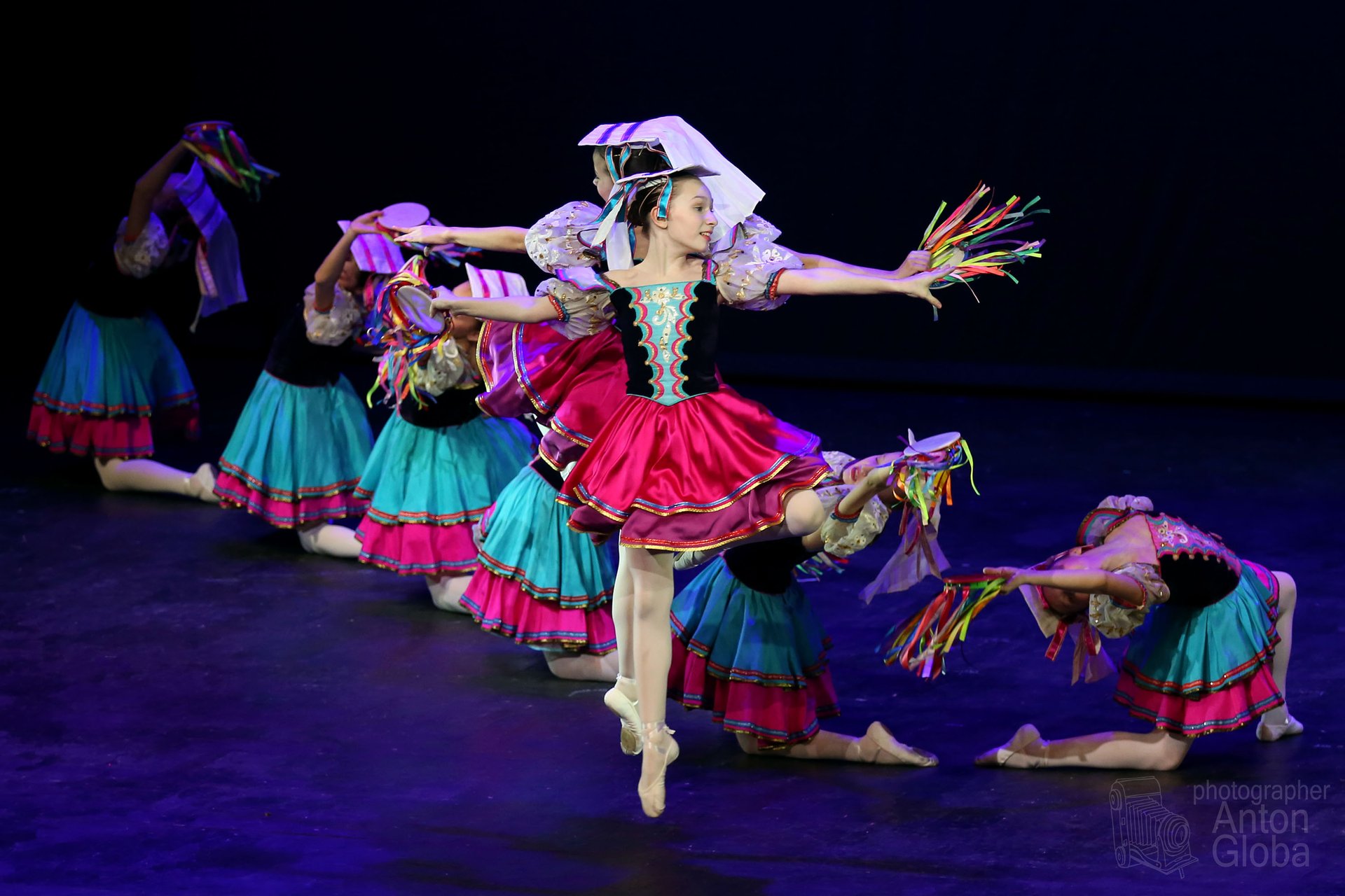 "Тарантелла", Ансамбль "Ритмы детства". Italian dance "Tarantella", Ensemble "Rhythms of childhood". смотреть онлайн
