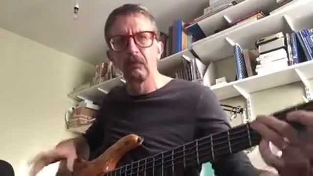 'Vibe-a-phonic' Bass Composition смотреть онлайн