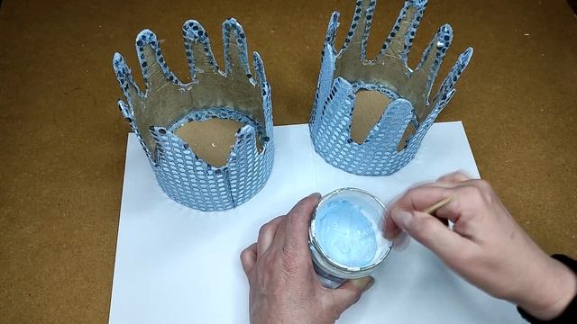 Красивый новогодний декор своими руками. Большой рождественский светильник из картона и скатерти смотреть онлайн