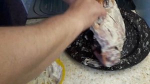 Утка с хрустящей корочкой в рукаве в чесночно майонезном соусе.
