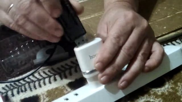Сетевой адаптер с магазина GearBest - HOCO Dual USB Port 5V 2.4A Output Intelligent charger смотреть онлайн